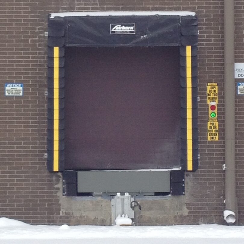 Dock_Shelter_and_Truck_Restaint